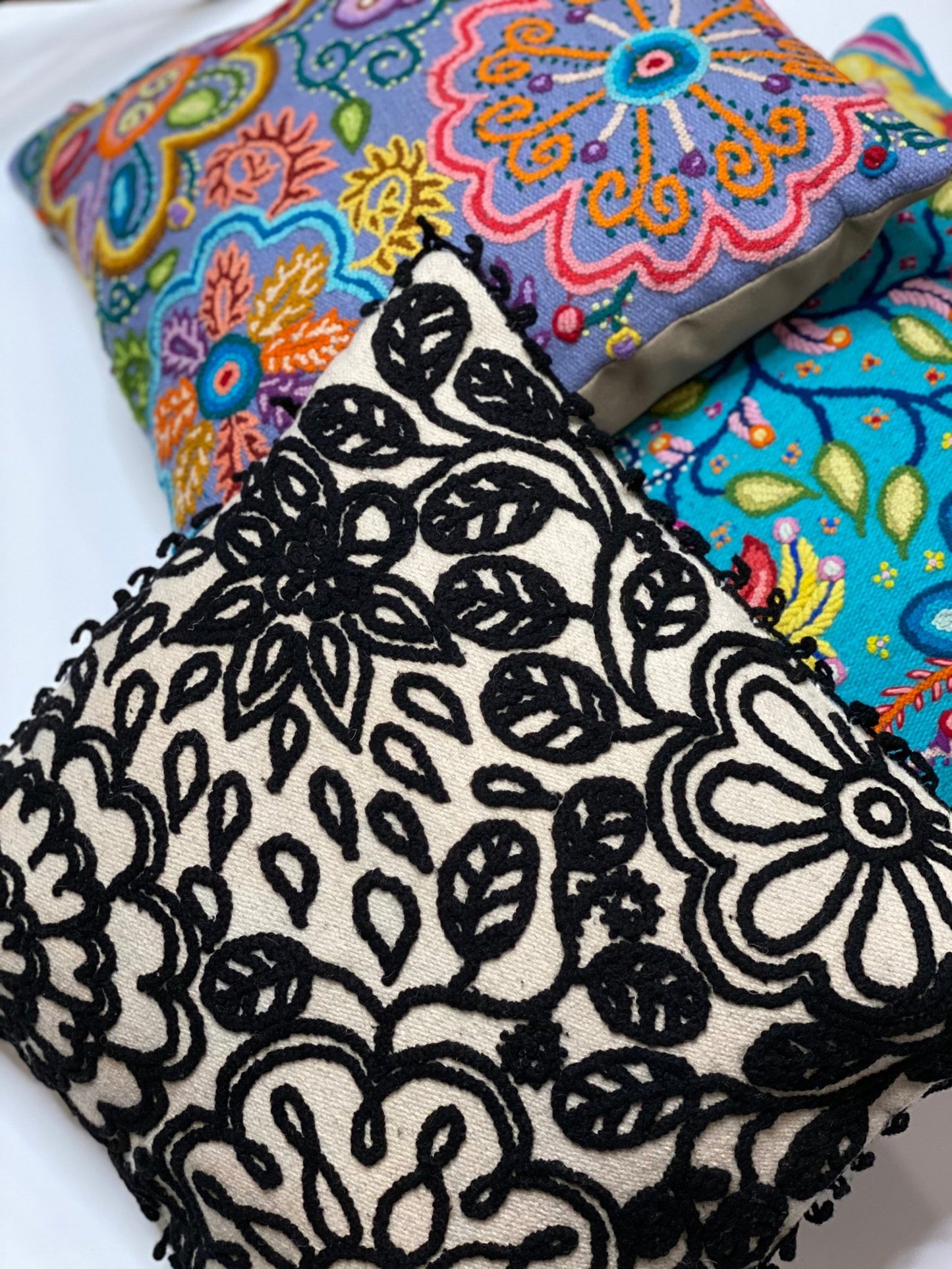 Blanco & Crema Pillow Cover - Global Hues Market
