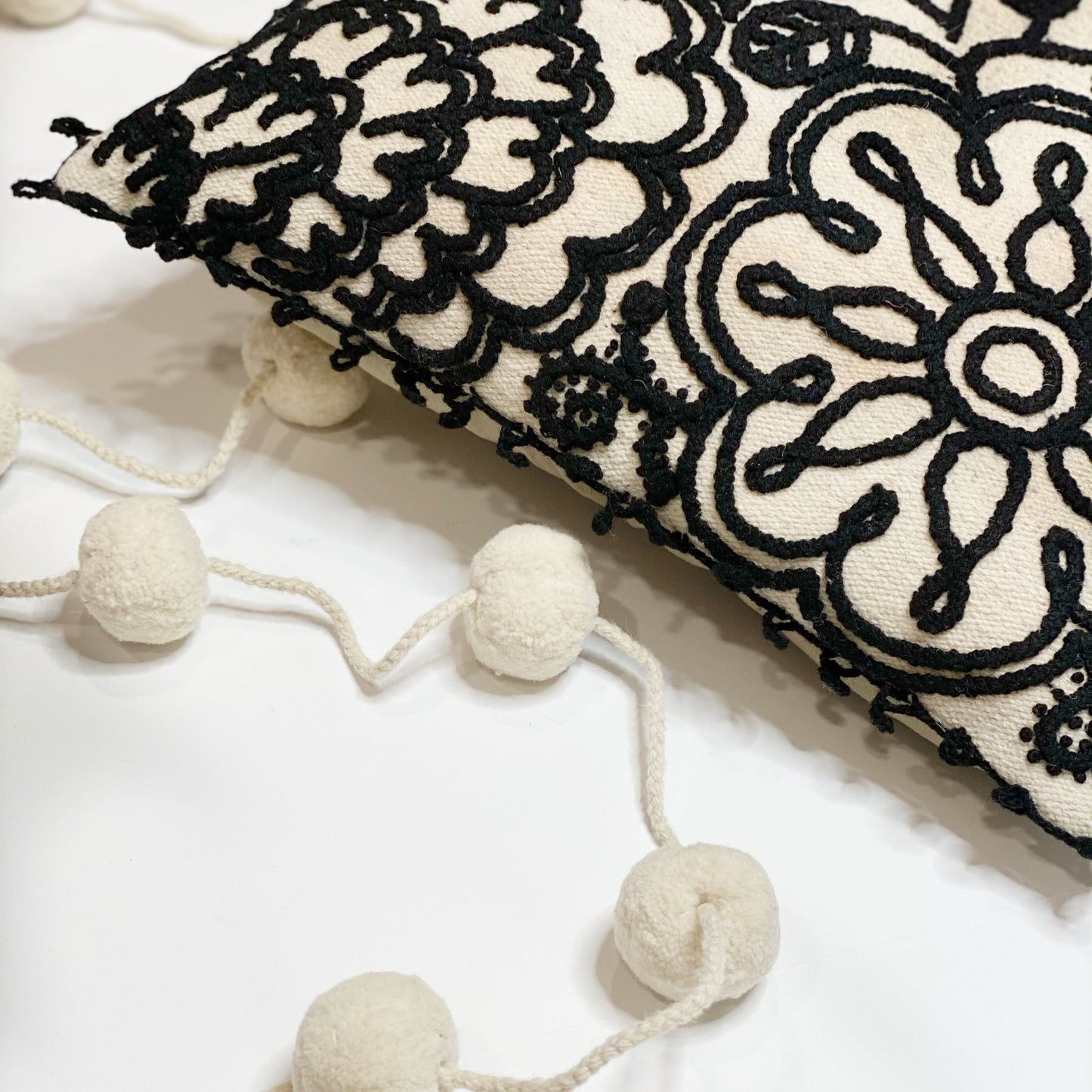 Peruvian Pom Garland {natural} - Global Hues Market