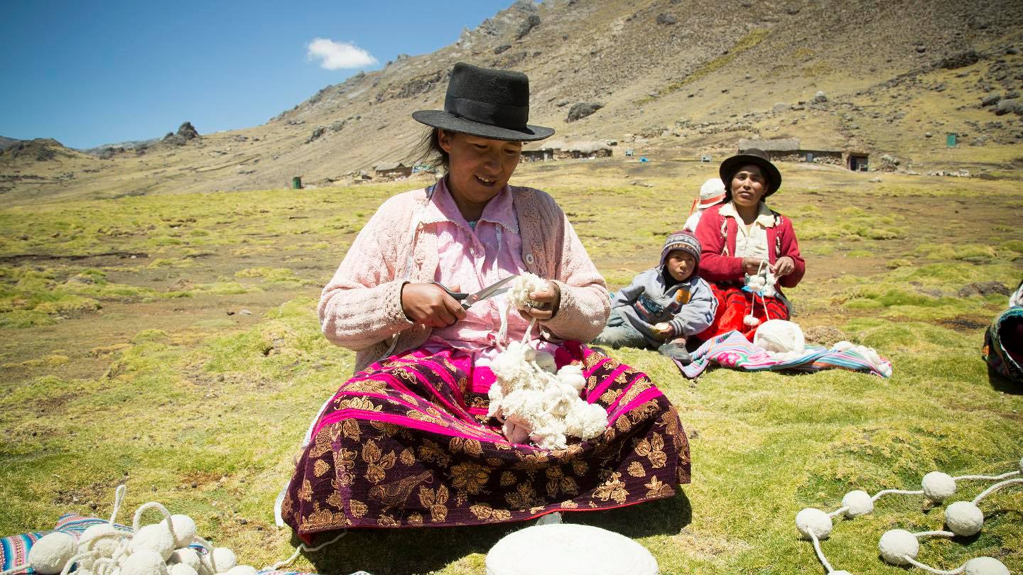 Peruvian Pom Garland {natural} - Global Hues Market